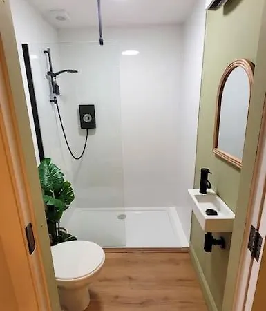 Modern In Апартаменты Кашел