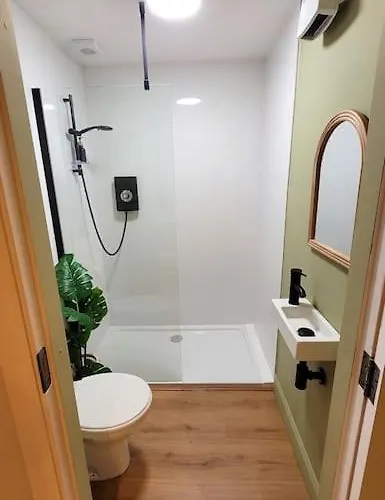 Modern In Apartman Cashel